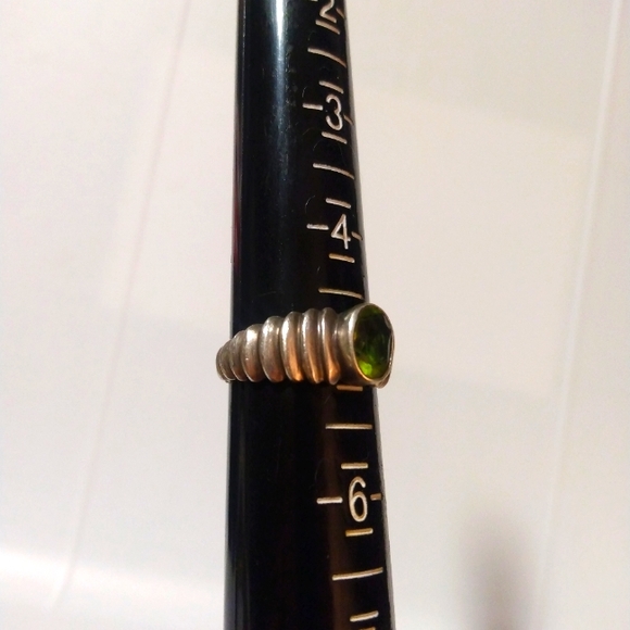 Peridot August Stone Corrugated Design Ring - Picture 7 of 8